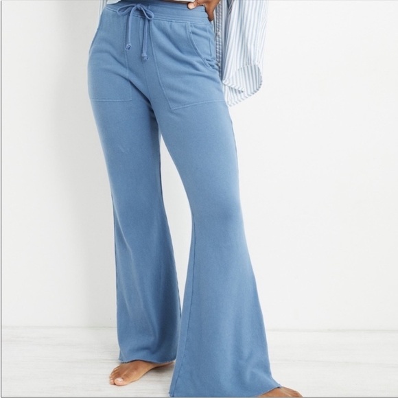 Aerie Weekend Kick It Flare Pant Medium - Picture 2 of 10
